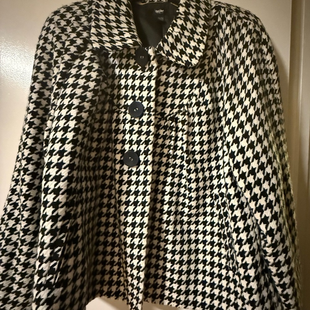 Stylish Black and White Houndstooth Jacket